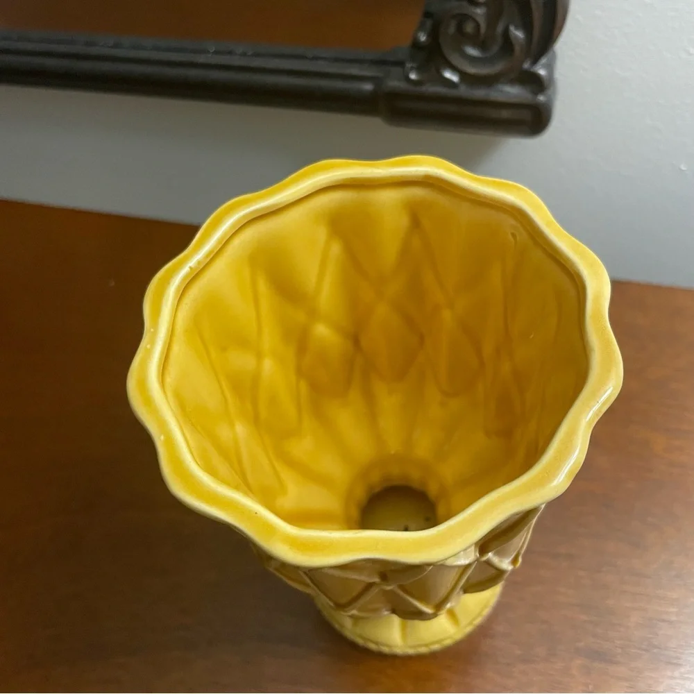 Vintage Heathrow By Brody N-400 Harvest Yellow Pedestal Planter Vase MCM 6”